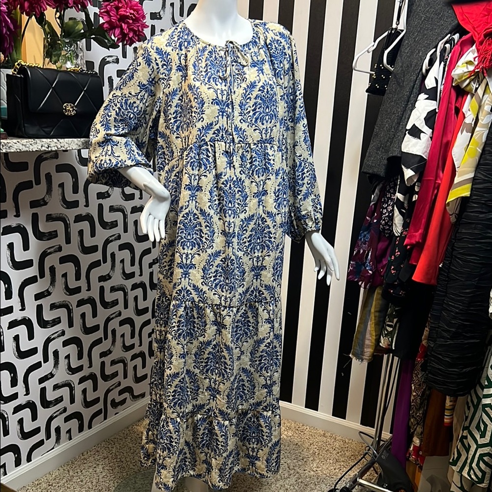 Chic Blue and Cream Patterned Maxi Dress